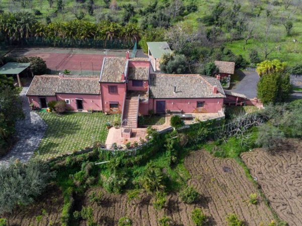 casa indipendente in vendita ad Aci Sant'Antonio
