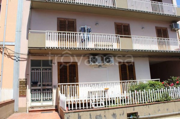 appartamento in vendita ad Aci Sant'Antonio in zona Lavina