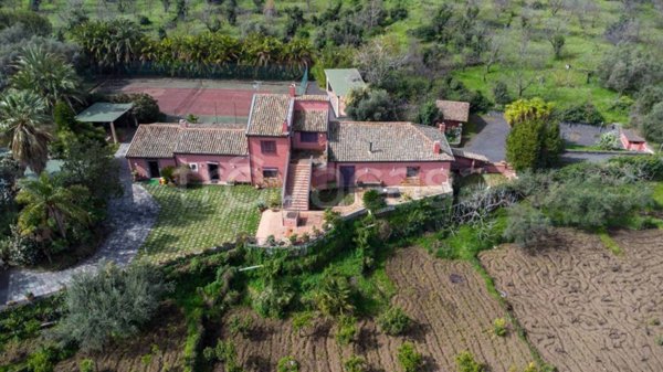 casa indipendente in vendita ad Aci Sant'Antonio