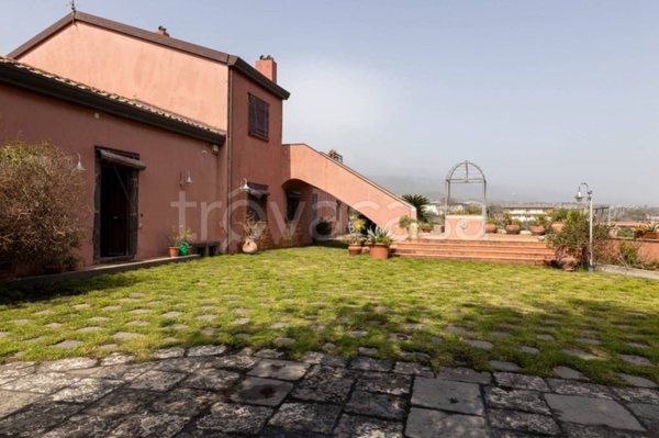 casa indipendente in vendita ad Aci Sant'Antonio