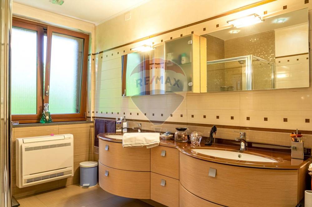 casa indipendente in vendita ad Aci Sant'Antonio