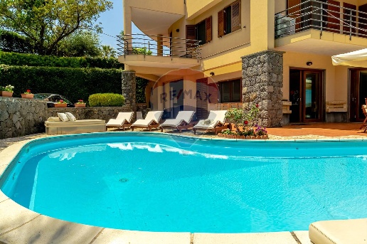 casa indipendente in vendita ad Aci Sant'Antonio