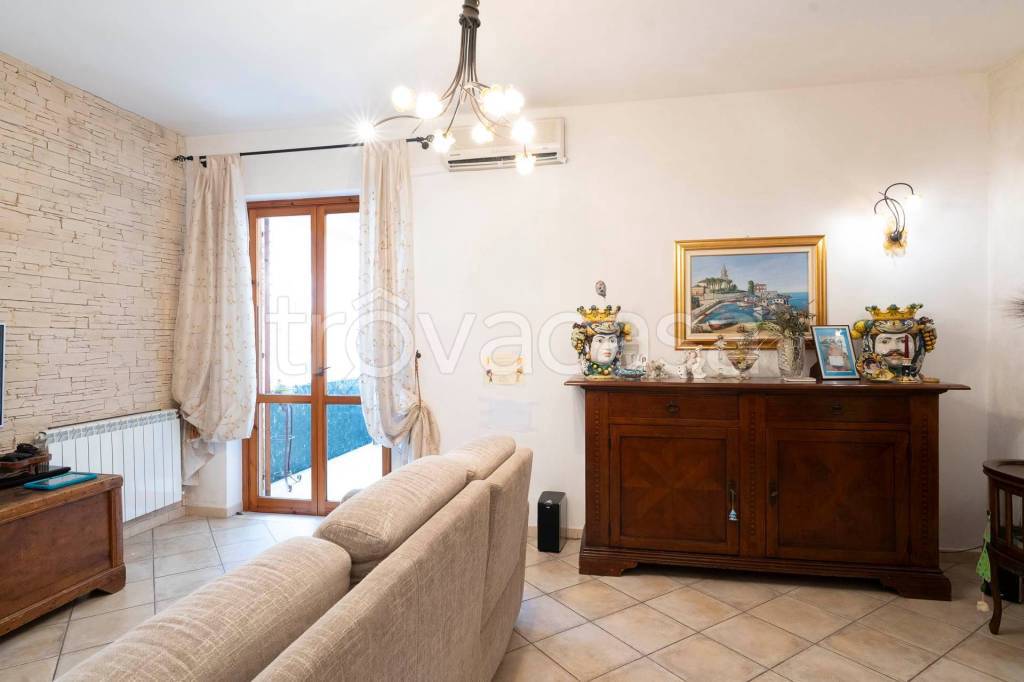 appartamento in vendita ad Aci Sant'Antonio