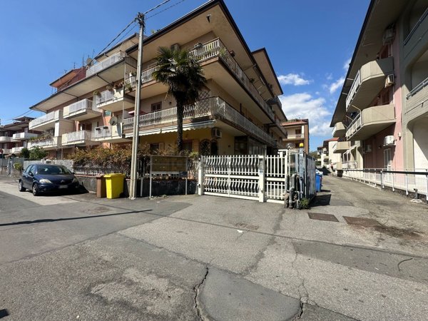 appartamento in vendita ad Aci Sant'Antonio