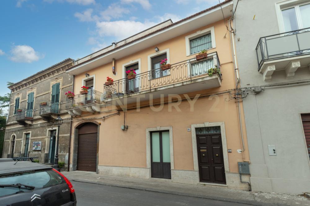 casa indipendente in vendita ad Aci Sant'Antonio