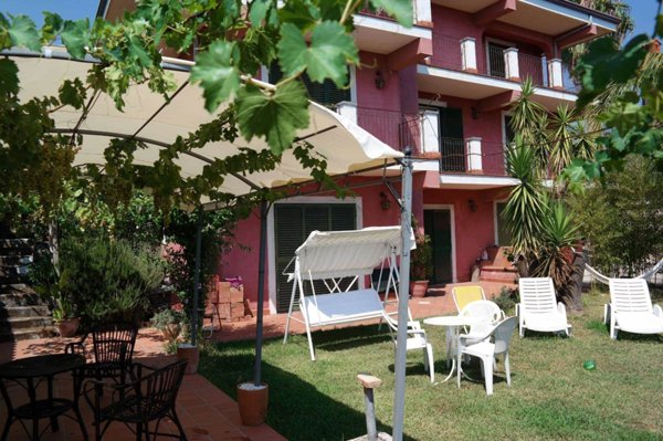 casa indipendente in vendita ad Aci Sant'Antonio