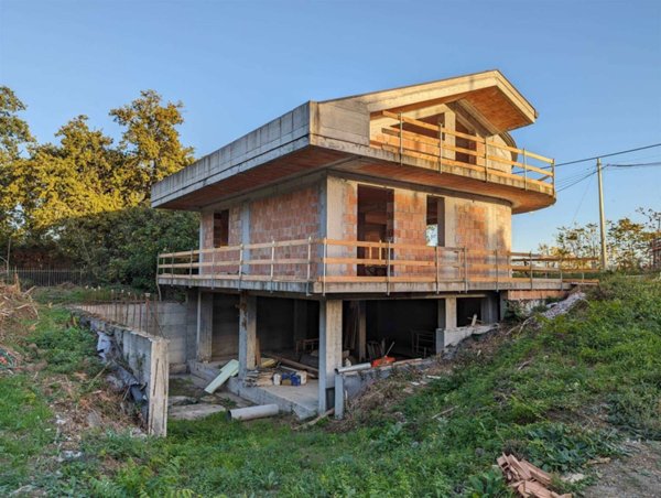 casa indipendente in vendita ad Aci Sant'Antonio in zona Lavinaio