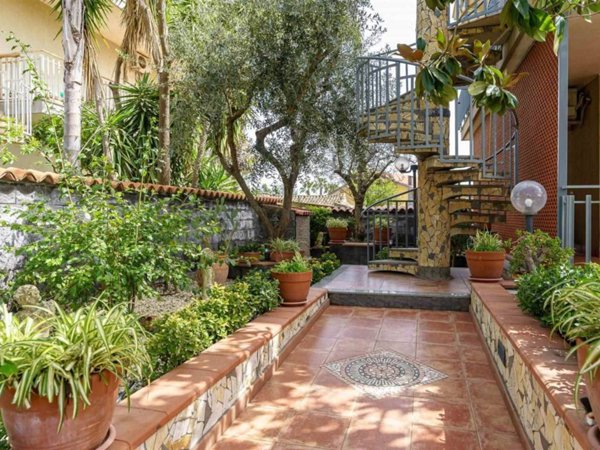 appartamento in vendita ad Aci Sant'Antonio