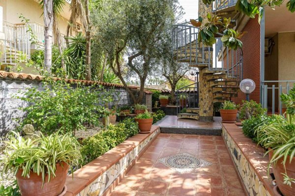 appartamento in vendita ad Aci Sant'Antonio