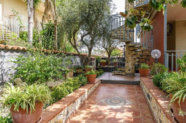 casa indipendente in vendita ad Aci Sant'Antonio
