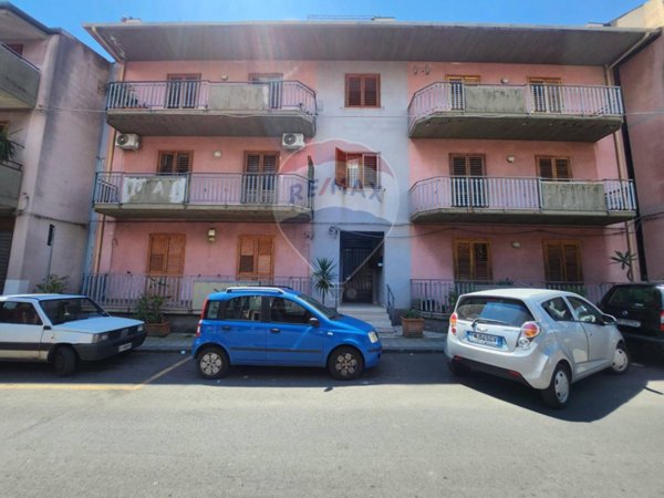 appartamento in vendita ad Aci Sant'Antonio in zona Lavina