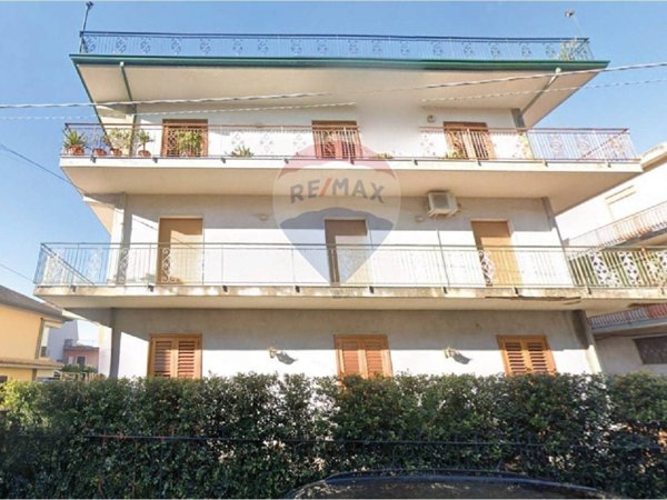 appartamento in vendita ad Aci Sant'Antonio
