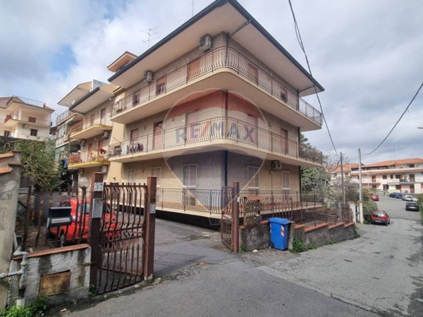 appartamento in vendita ad Aci Sant'Antonio