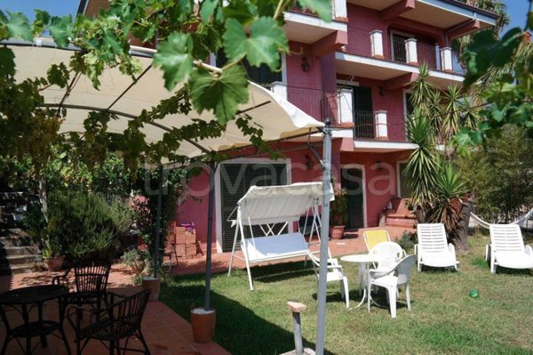 casa indipendente in vendita ad Aci Sant'Antonio