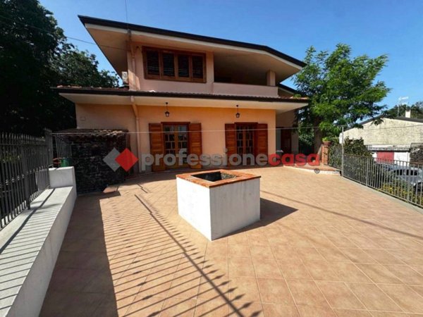 casa indipendente in vendita ad Aci Sant'Antonio in zona Lavinaio