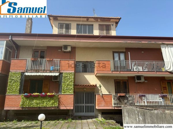 appartamento in vendita ad Aci Sant'Antonio