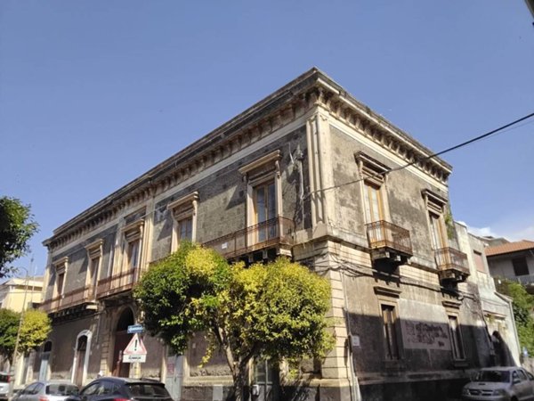 intera palazzina in vendita ad Aci Sant'Antonio