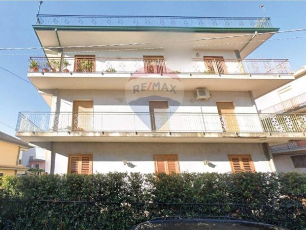 appartamento in vendita ad Aci Sant'Antonio