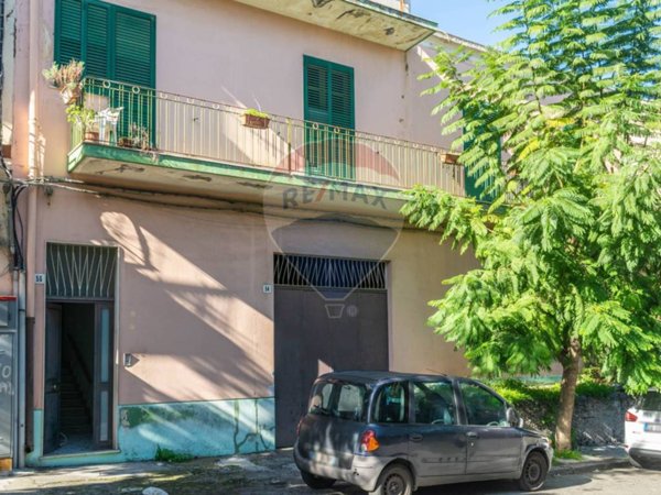 casa indipendente in vendita ad Aci Sant'Antonio