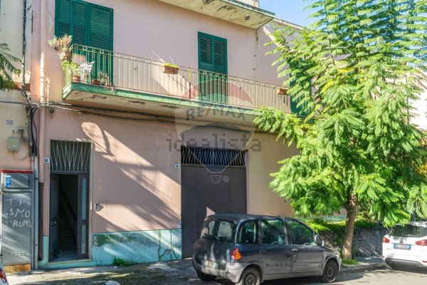 casa indipendente in vendita ad Aci Sant'Antonio