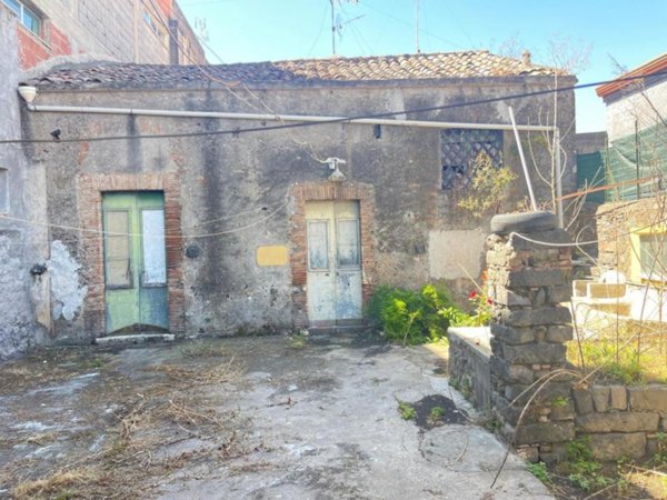 casa indipendente in vendita ad Aci Sant'Antonio