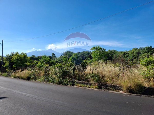 terreno agricolo in vendita ad Aci Sant'Antonio