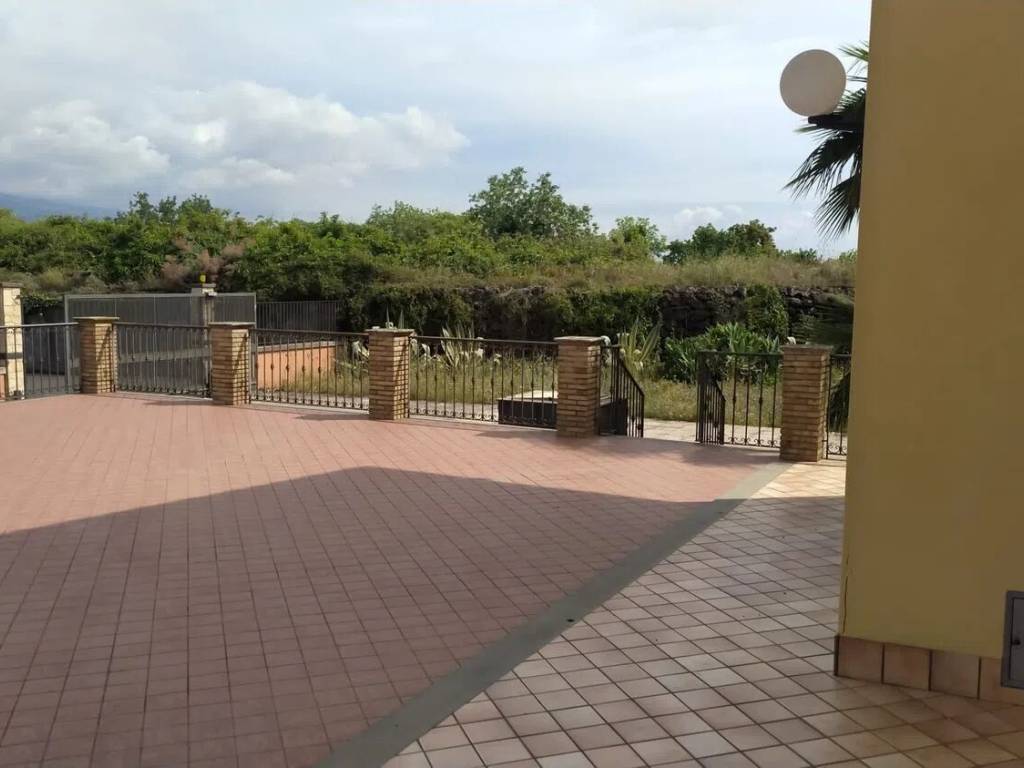 casa indipendente in vendita ad Aci Sant'Antonio