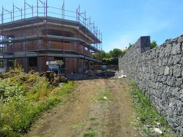 casa indipendente in vendita ad Aci Sant'Antonio in zona Lavinaio
