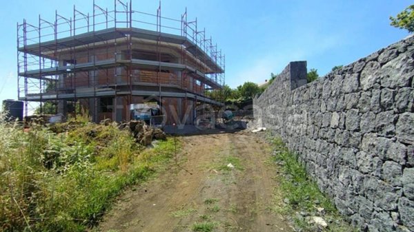 casa indipendente in vendita ad Aci Sant'Antonio in zona Lavinaio