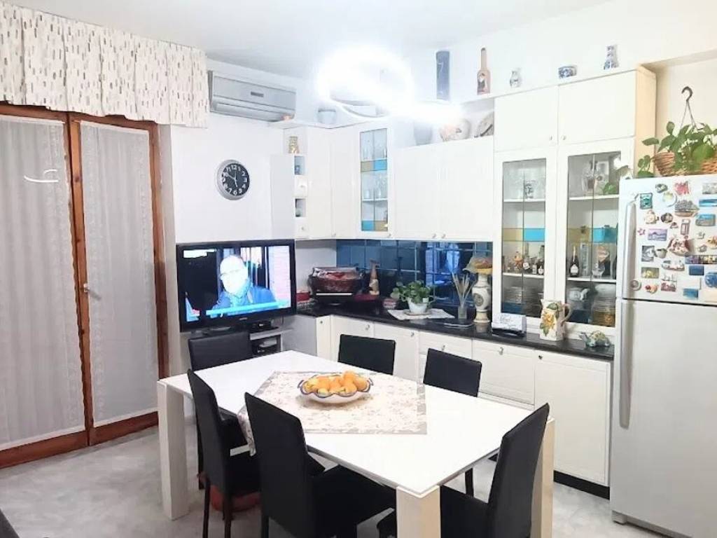 appartamento in vendita ad Aci Sant'Antonio