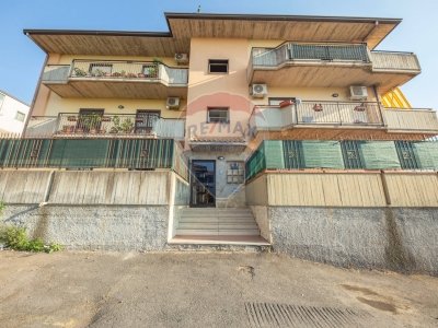 appartamento in vendita ad Aci Sant'Antonio