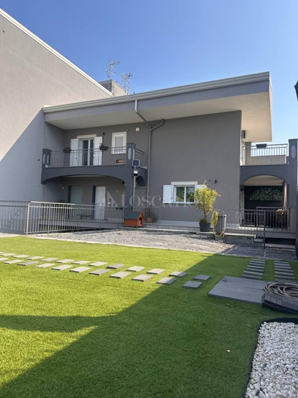 casa indipendente in vendita ad Aci Sant'Antonio in zona Lavinaio