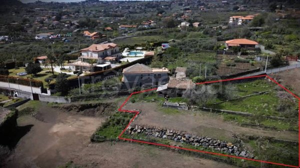 appartamento in vendita ad Aci Sant'Antonio in zona Lavinaio