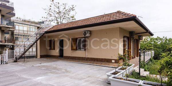 casa indipendente in vendita ad Aci Sant'Antonio