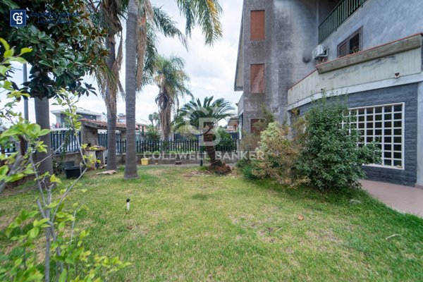 casa indipendente in vendita ad Aci Sant'Antonio
