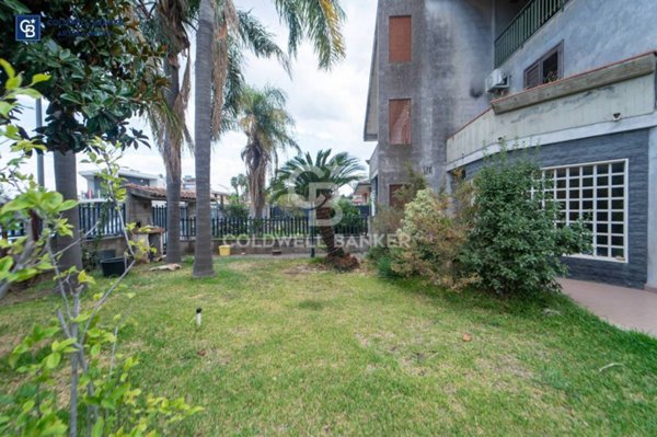 casa indipendente in vendita ad Aci Sant'Antonio