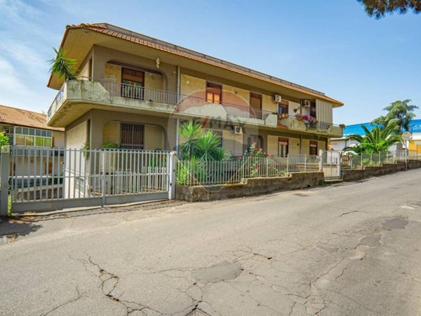 appartamento in vendita ad Aci Sant'Antonio