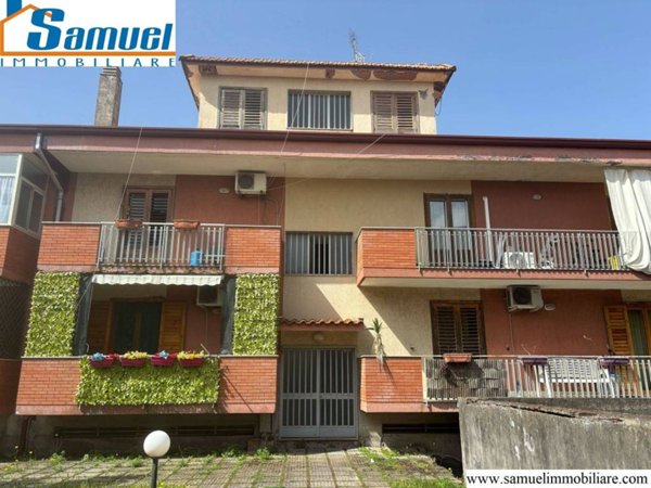 appartamento in vendita ad Aci Sant'Antonio