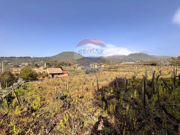 casa indipendente in vendita ad Aci Sant'Antonio