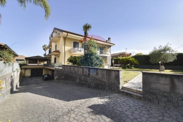 appartamento in vendita ad Aci Sant'Antonio