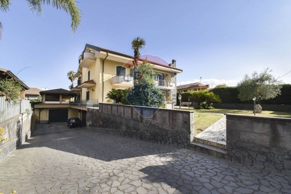 appartamento in vendita ad Aci Sant'Antonio