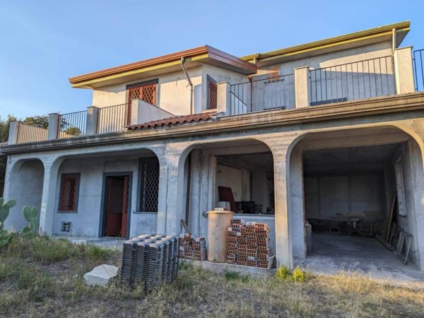 casa indipendente in vendita ad Aci Sant'Antonio