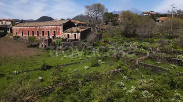 casa indipendente in vendita ad Aci Sant'Antonio in zona Lavinaio