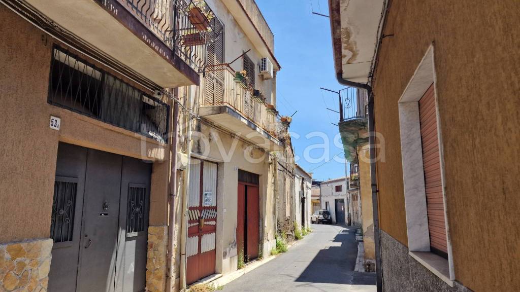 casa indipendente in vendita ad Aci Sant'Antonio in zona Lavina