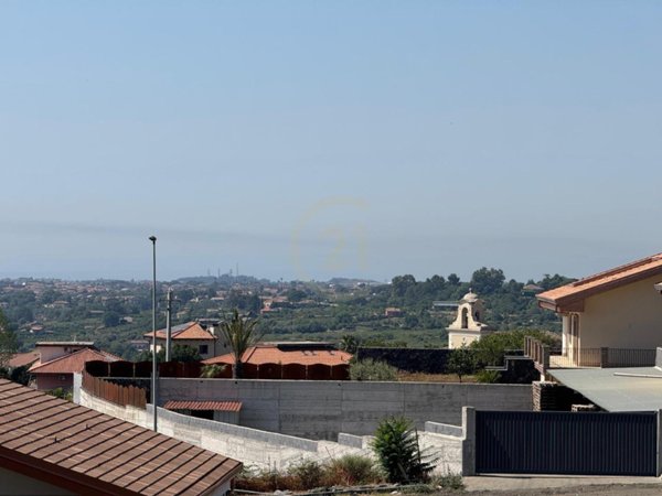 casa indipendente in vendita ad Aci Sant'Antonio in zona Lavinaio