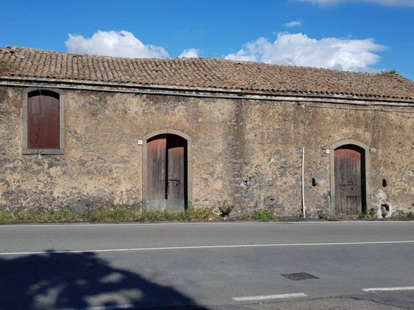 casa indipendente in vendita ad Aci Sant'Antonio
