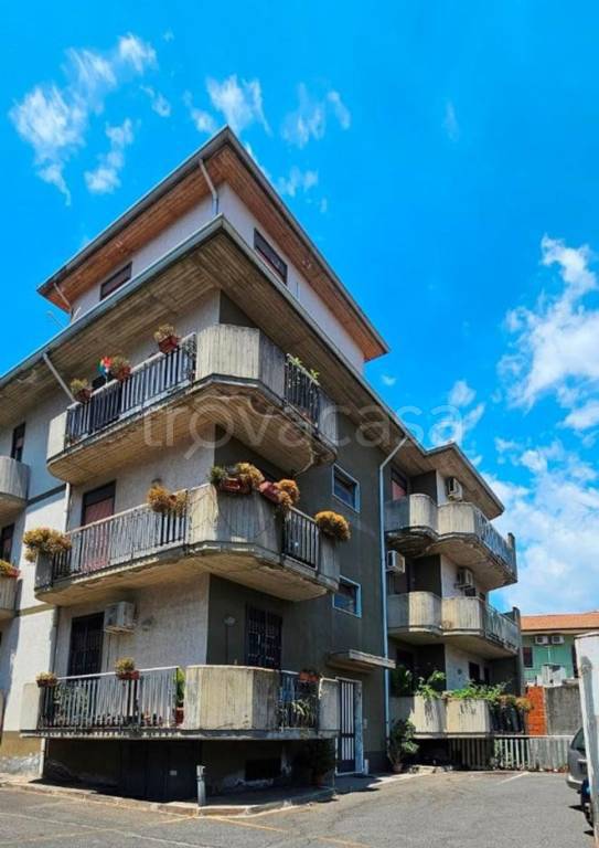 appartamento in vendita ad Aci Sant'Antonio