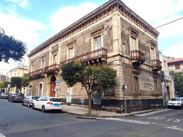 casa indipendente in vendita ad Aci Sant'Antonio