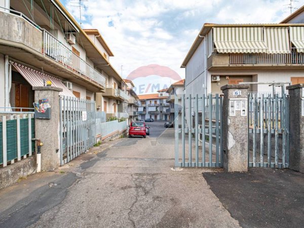 locale di sgombero in vendita ad Aci Sant'Antonio