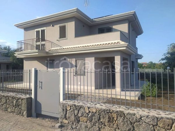casa indipendente in vendita ad Aci Sant'Antonio
